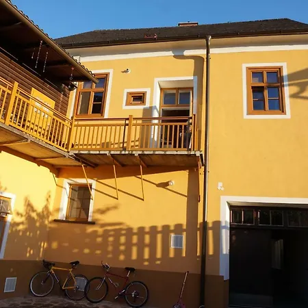 Apartamento Gaestehaus Familie Loeffler - Am Stadtplatz In Litschau
