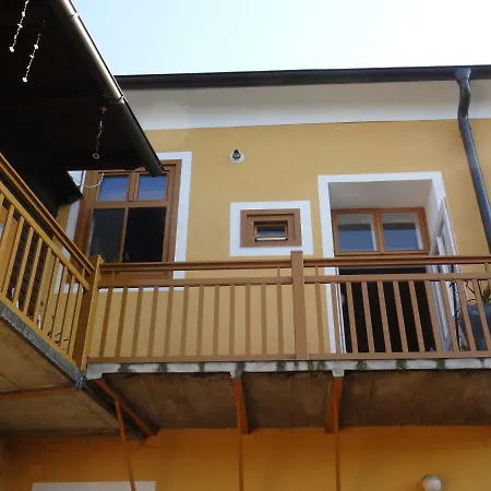 Gaestehaus Familie Loeffler - Am Stadtplatz In Apartamento Litschau