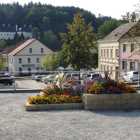 Gaestehaus Familie Loeffler - Am Stadtplatz In