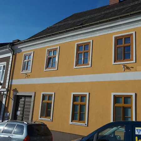 Apartamento Gaestehaus Familie Loeffler - Am Stadtplatz In Litschau
