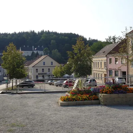 Apartamento Gaestehaus Familie Loeffler - Am Stadtplatz In *