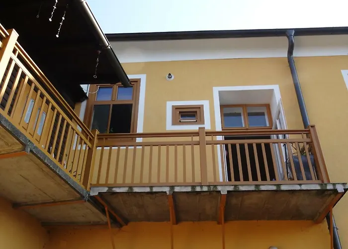 Gaestehaus Familie Loeffler - Am Stadtplatz In Apartment Litschau