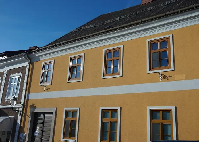 Gaestehaus Familie Loeffler - Am Stadtplatz In Apartment Litschau